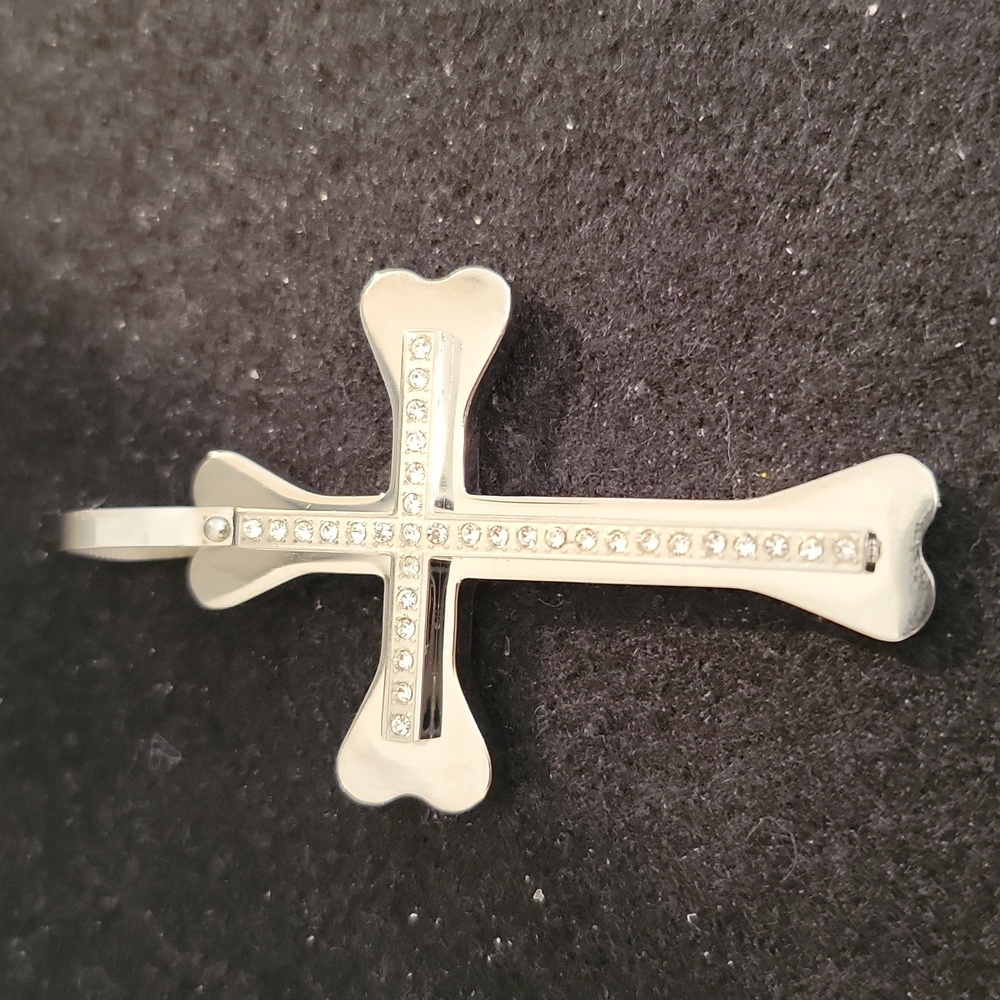 STAINLESS STEEL CROSS PENDANT